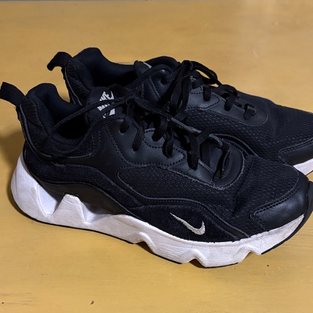 Nike Women’s Black and White Sneakers